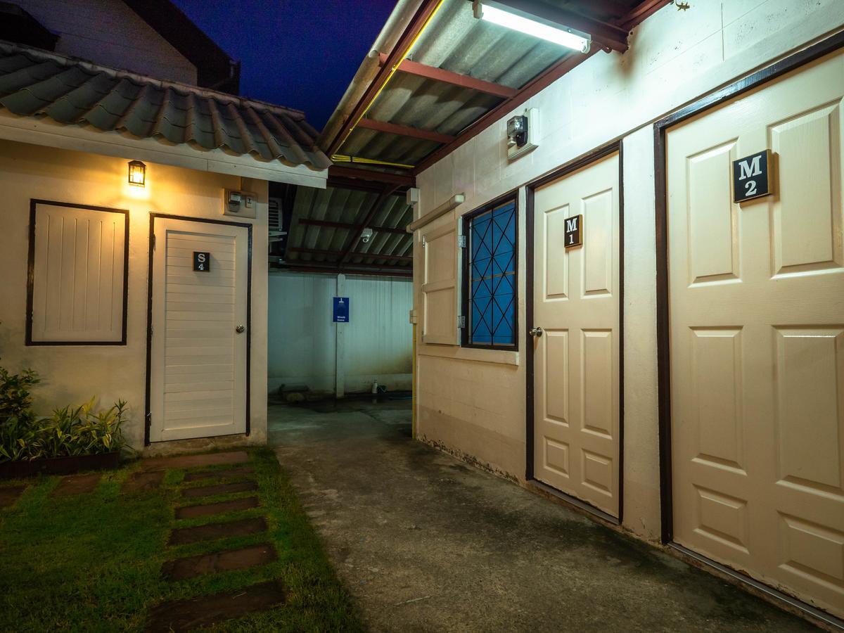 Отель Tommy Huts Чиангмай Экстерьер фото