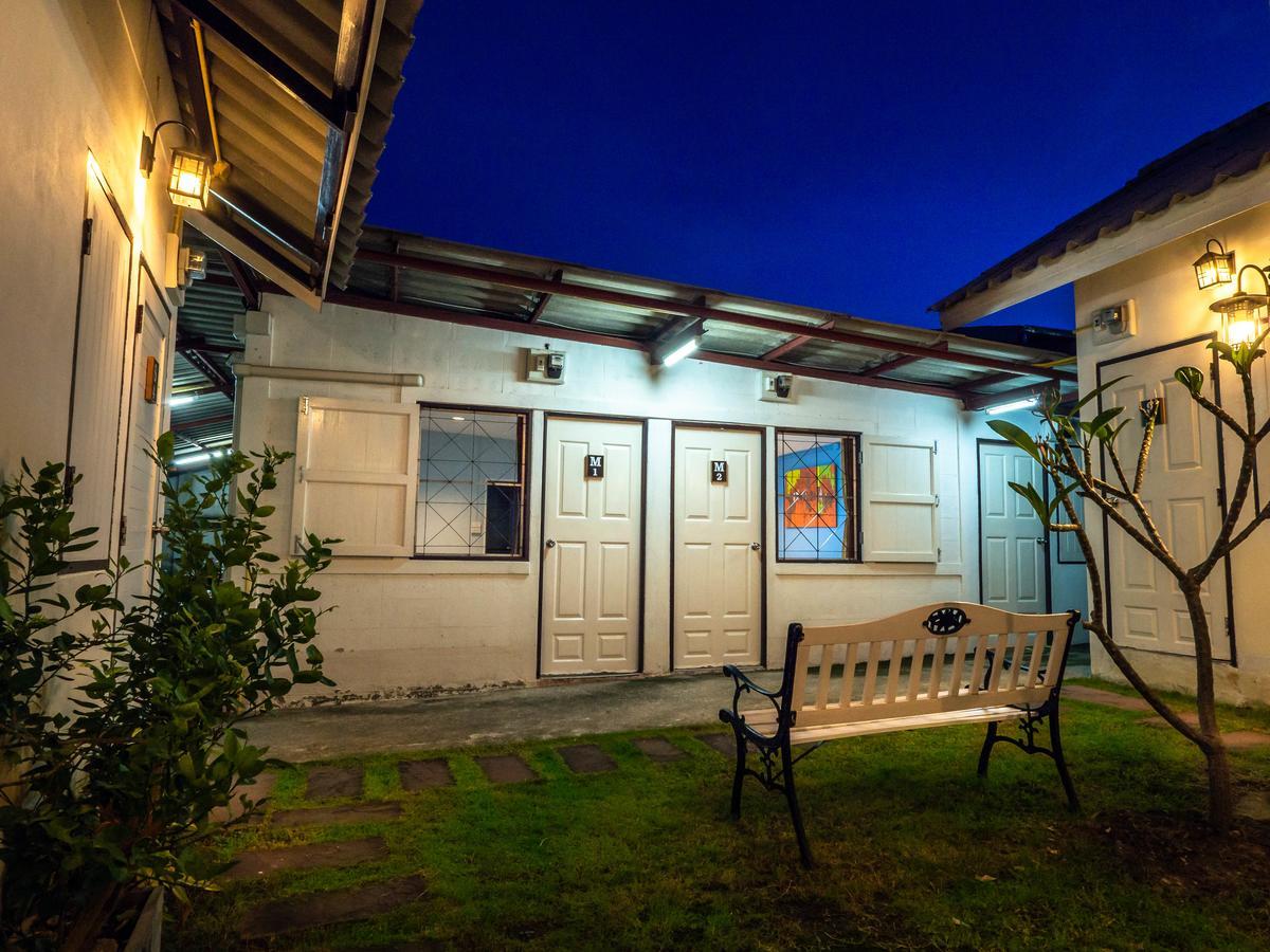 Отель Tommy Huts Чиангмай Экстерьер фото